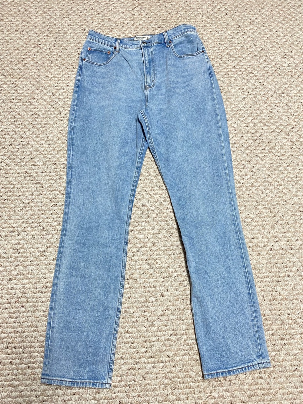 ABERCROMBIE & FITCH 90's SLIM STRAIGHT ULTRA HIGH RISE JEANS - SIZE 32 14L